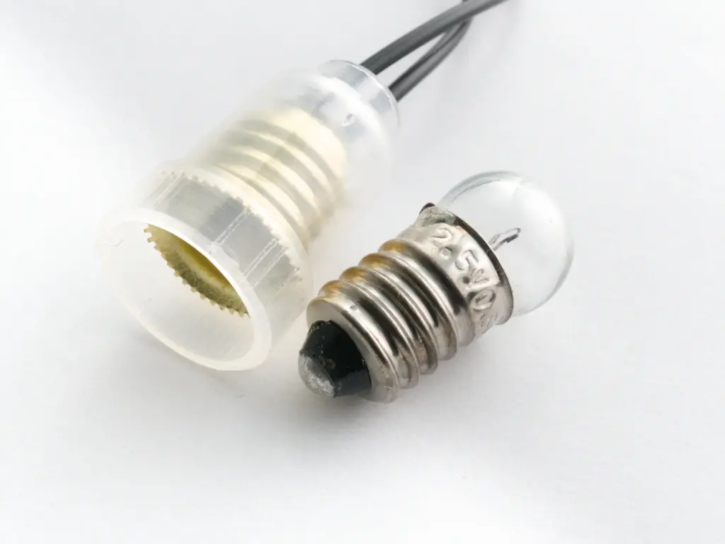 豆電球とソケット