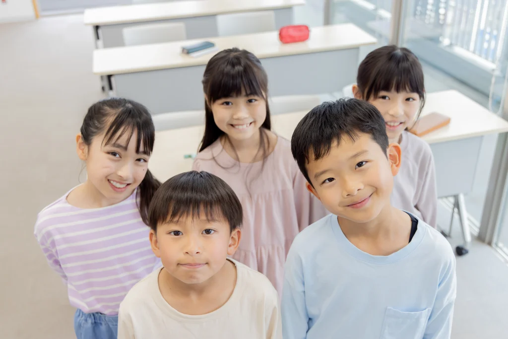 小学生の子供たち